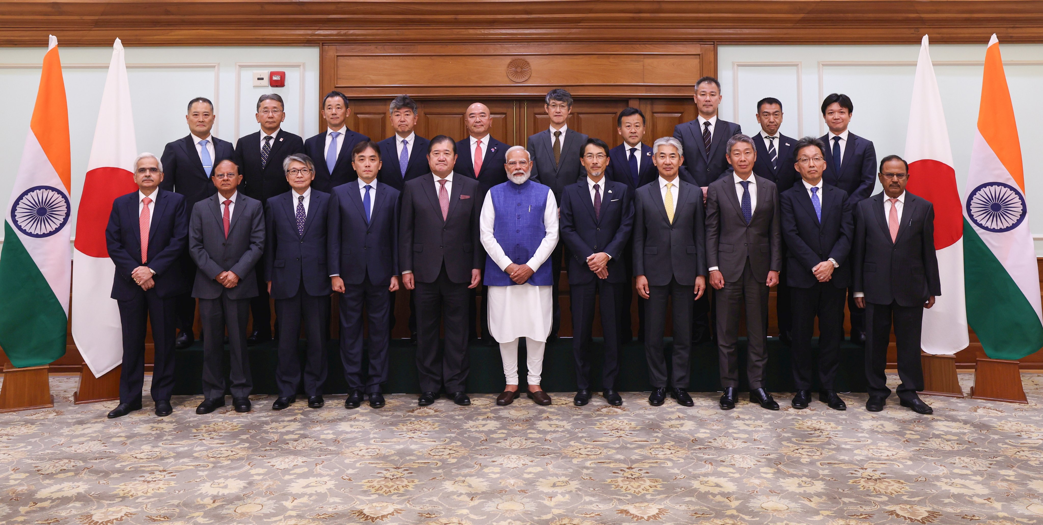 जापान से आए प्रतिनिधिमंडल के साथ प्रधानमंत्री नरेंद्र मोदी जापान से आए प्रतिनिधिमंडल के साथ प्रधानमंत्री नरेंद्र मोदी