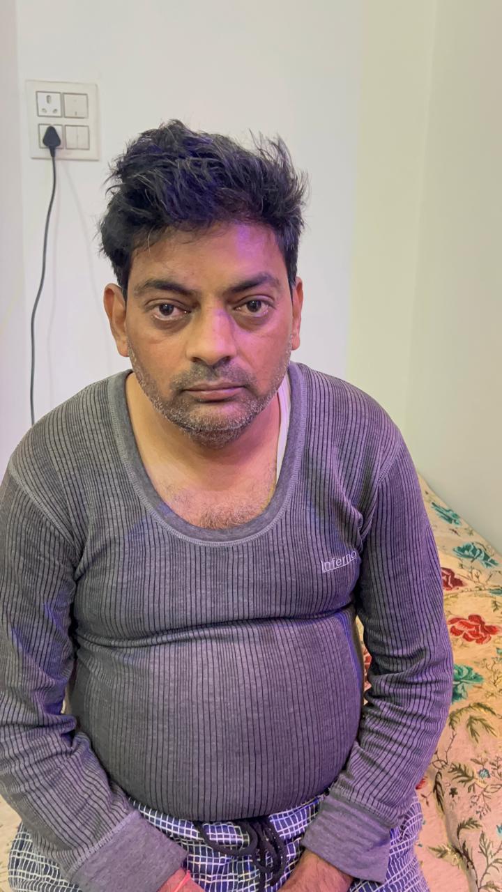 भरतपुर कलेक्ट्रेट में पटवारी 15 हजार रुपए रिश्वत लेते गिरफ्तार
