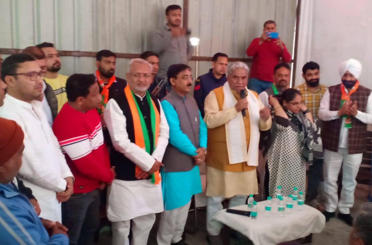 पानीपत के वार्ड 7 में जनसभा को संबोधित करते केबिनेट मंत्री कृष्ण लाल पंवार पानीपत के वार्ड 7 में जनसभा को संबोधित करते केबिनेट मंत्री कृष्ण लाल पंवार