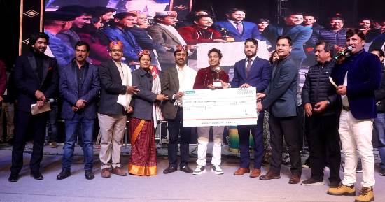 विजेताओं को डीसी अपूर्व देवगन ने किया सम्मानित विजेताओं को डीसी अपूर्व देवगन ने किया सम्मानित