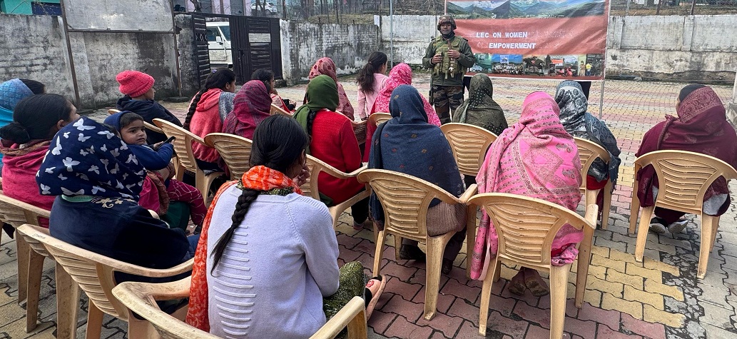महिलाओं को अपने अधिकारों के प्रति किया जागरूक महिलाओं को अपने अधिकारों के प्रति किया जागरूक