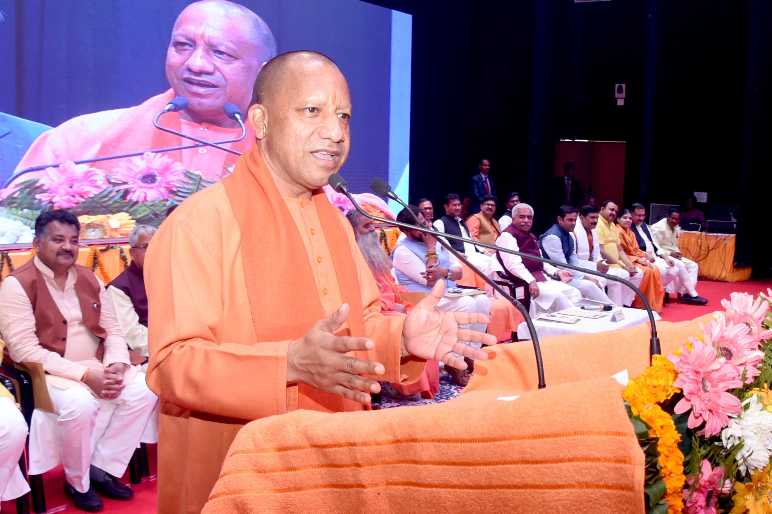 *मुख्यमंत्री युवा उद्यमी विकास अभियान (सीएम युवा) के तहत गोरखपुर व बस्ती मंडल के 2500 लाभार्थियों को किया 100 करोड़ रुपये का ऋण वितरण* *मुख्यमंत्री युवा उद्यमी विकास अभियान (सीएम युवा) के तहत गोरखपुर व बस्ती मंडल के 2500 लाभार्थियों को किया 100 करोड़ रुपये का ऋण वितरण*