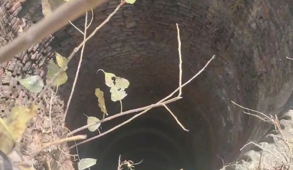 इसी कुएं से मिला था छात्र का शव इसी कुएं से मिला था छात्र का शव