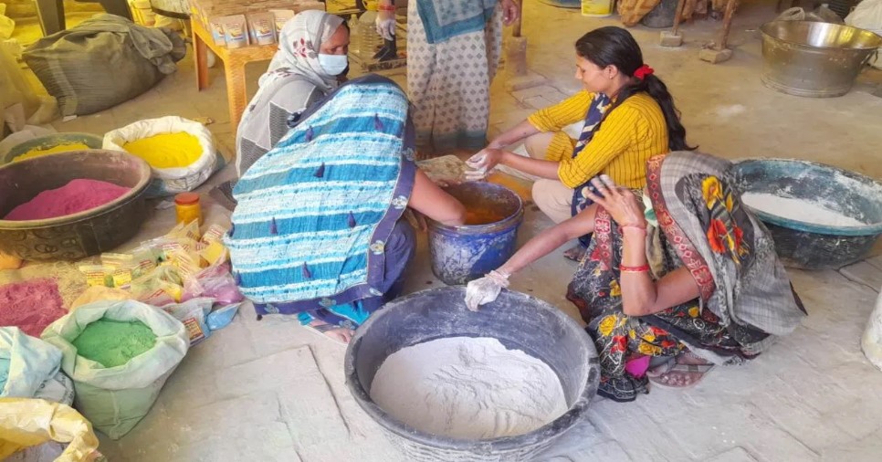 होली स्पेशलः हर्बल गुलाल से त्वचा को नहीं होगा कोई नुकसान होली स्पेशलः हर्बल गुलाल से त्वचा को नहीं होगा कोई नुकसान