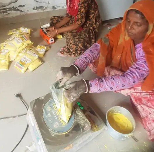 होली स्पेशलः हर्बल गुलाल से त्वचा को नहीं होगा कोई नुकसान होली स्पेशलः हर्बल गुलाल से त्वचा को नहीं होगा कोई नुकसान