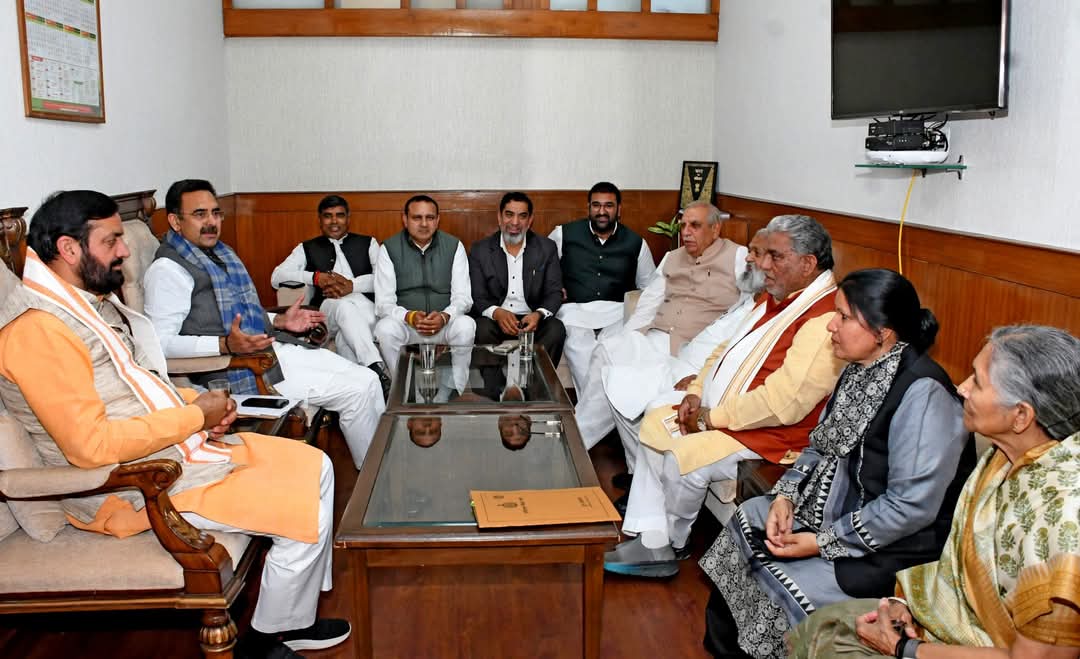 हरियाणा विधानसभा बजट सत्र से पहले सर्वदलीय बैठक में भाग लेते सभी दलाें के प्रतिनिधि हरियाणा विधानसभा बजट सत्र से पहले सर्वदलीय बैठक में भाग लेते सभी दलाें के प्रतिनिधि