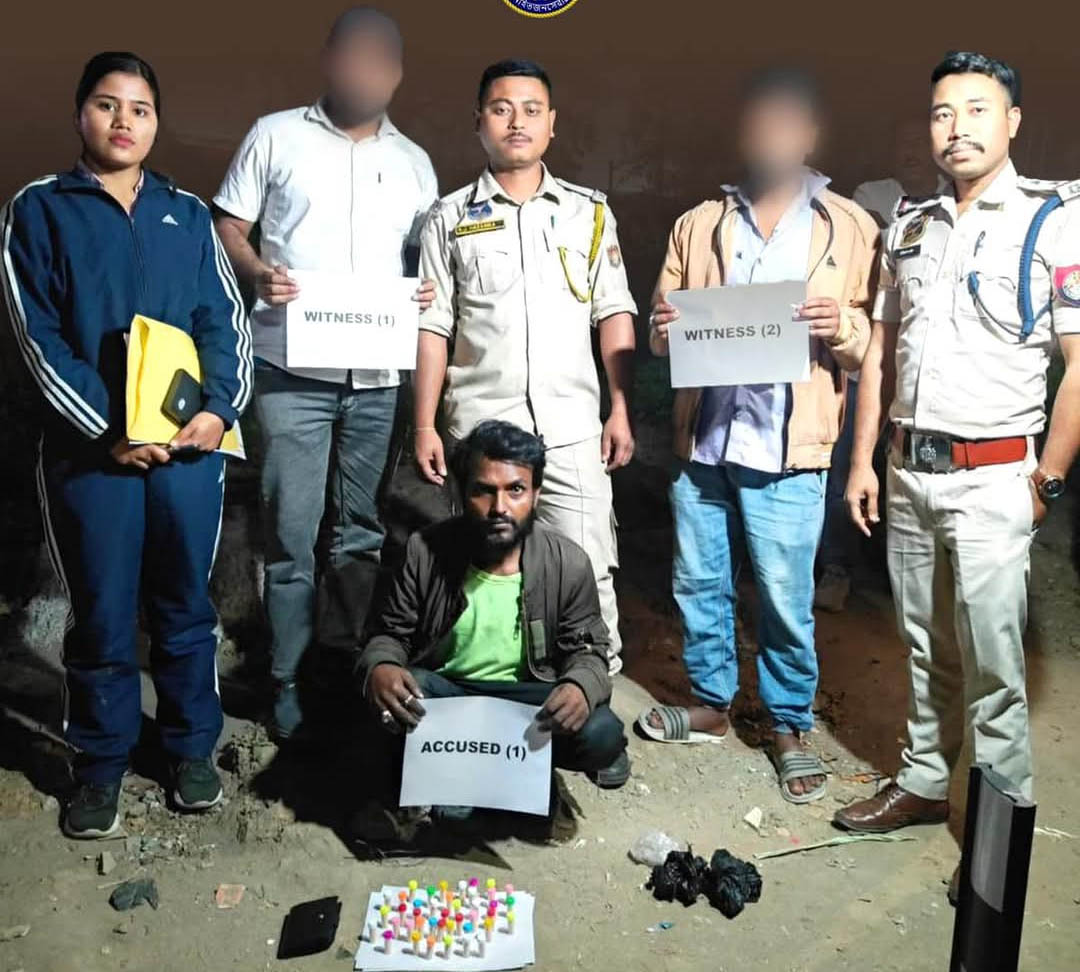 गुवाहाटीः जालुकबारी पुलिस थाना क्षेत्र से हेरोइन के साथ गिरफ्तार ड्रग्स तस्कर गुवाहाटीः जालुकबारी पुलिस थाना क्षेत्र से हेरोइन के साथ गिरफ्तार ड्रग्स तस्कर