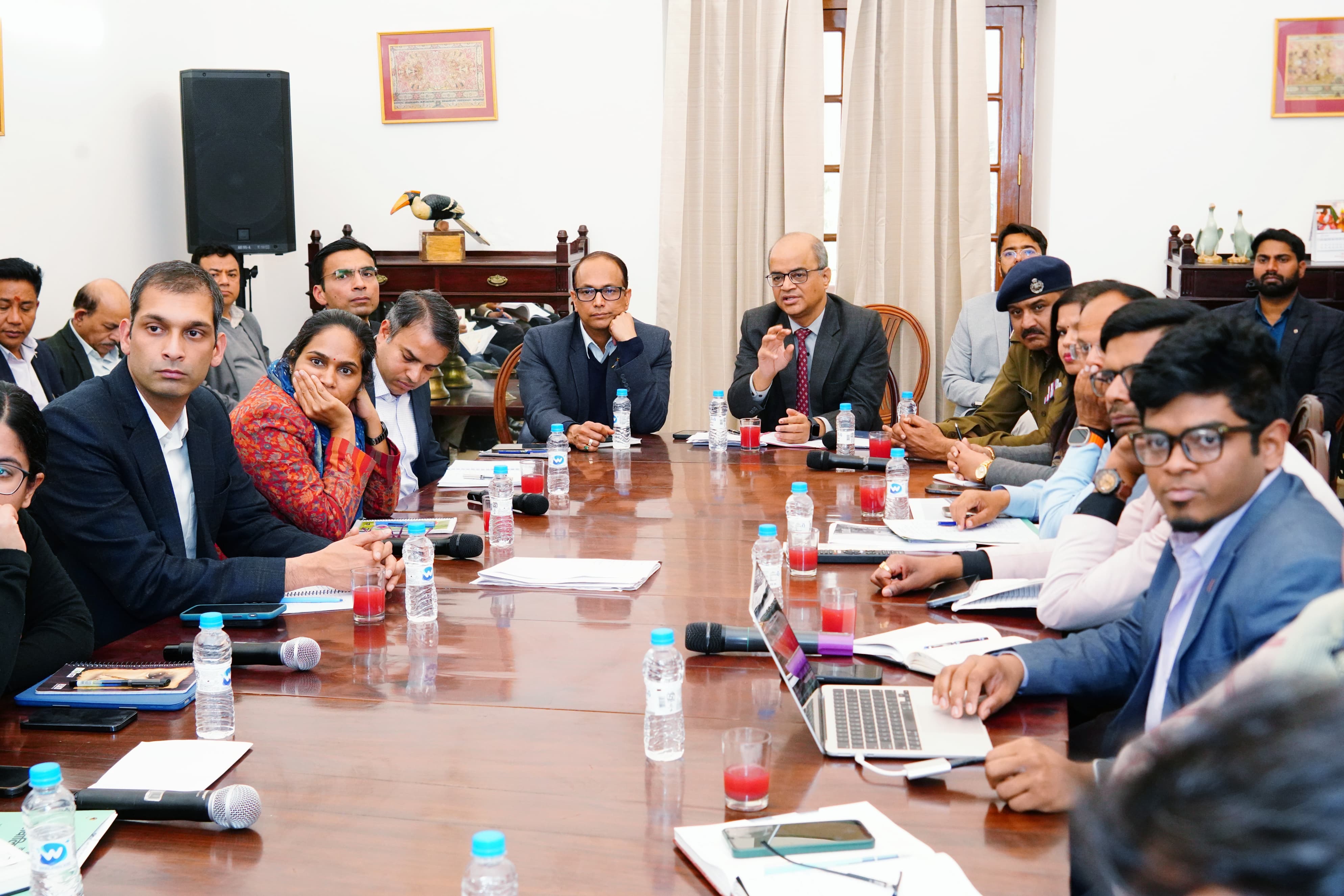गुरूवार को राजपुर रोड स्थित राष्ट्रपति आशियाना में राष्ट्रपति के अतिरिक्त सचिव डॉ. राकेश गुप्ता की अध्यक्षता में बैठक। गुरूवार को राजपुर रोड स्थित राष्ट्रपति आशियाना में राष्ट्रपति के अतिरिक्त सचिव डॉ. राकेश गुप्ता की अध्यक्षता में बैठक।