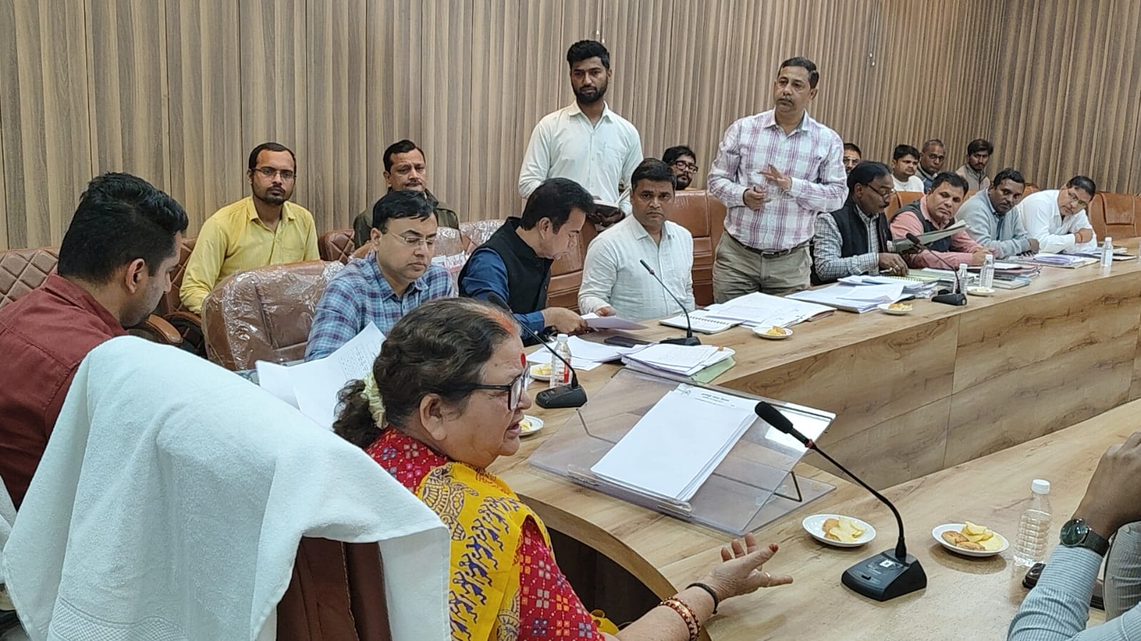 बैठक के दौरान लिया गया फोटो बैठक के दौरान लिया गया फोटो