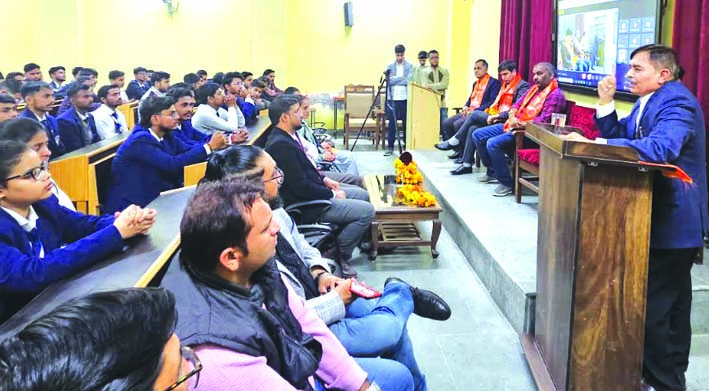 कार्यक्रम में व्याख्यान देते हुए कार्यक्रम में व्याख्यान देते हुए