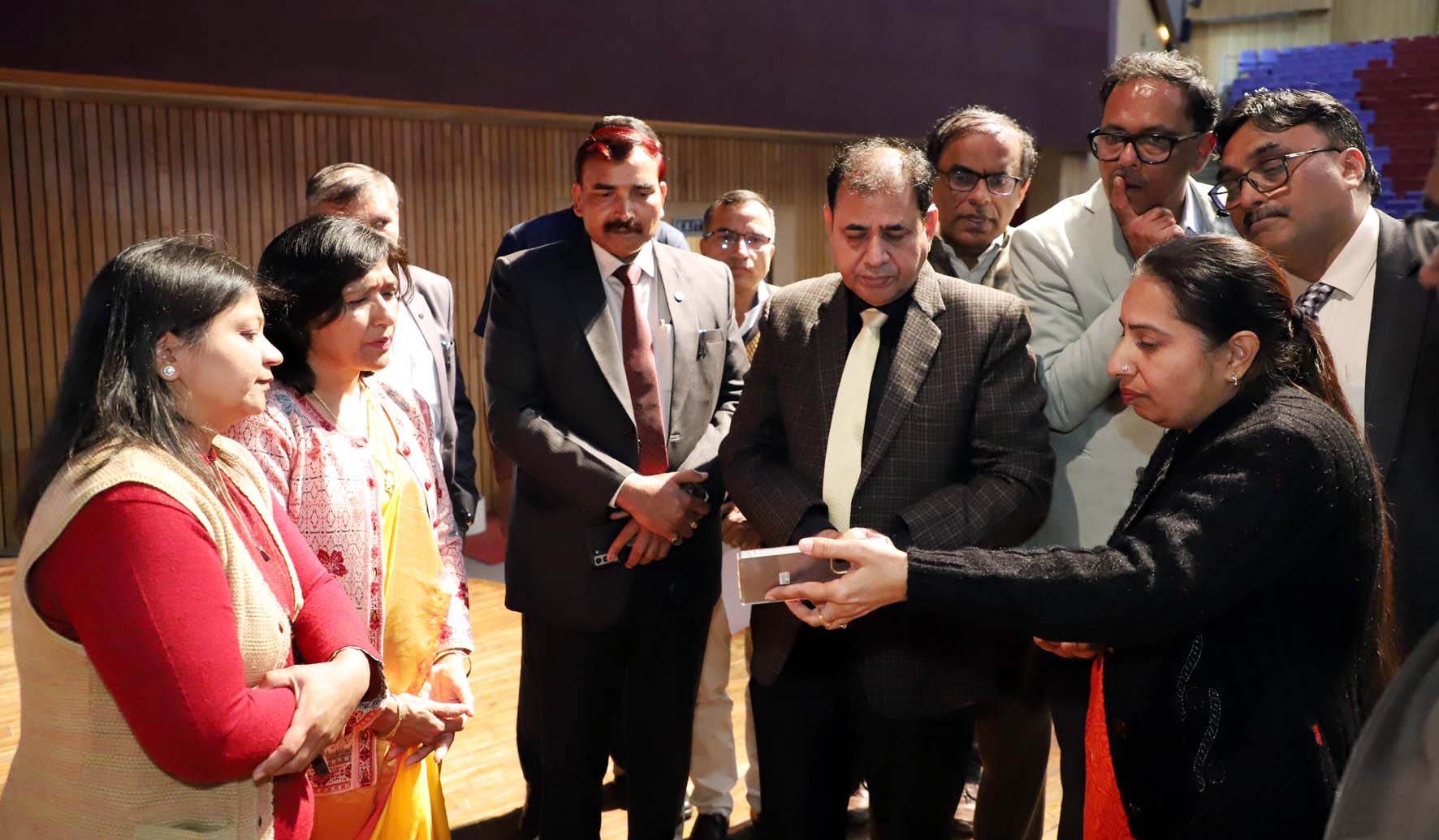 दीक्षांत समारोह की तैयारियों का जायजा लेते कुलपति प्रो. नरसी राम बिश्नोई। दीक्षांत समारोह की तैयारियों का जायजा लेते कुलपति प्रो. नरसी राम बिश्नोई।