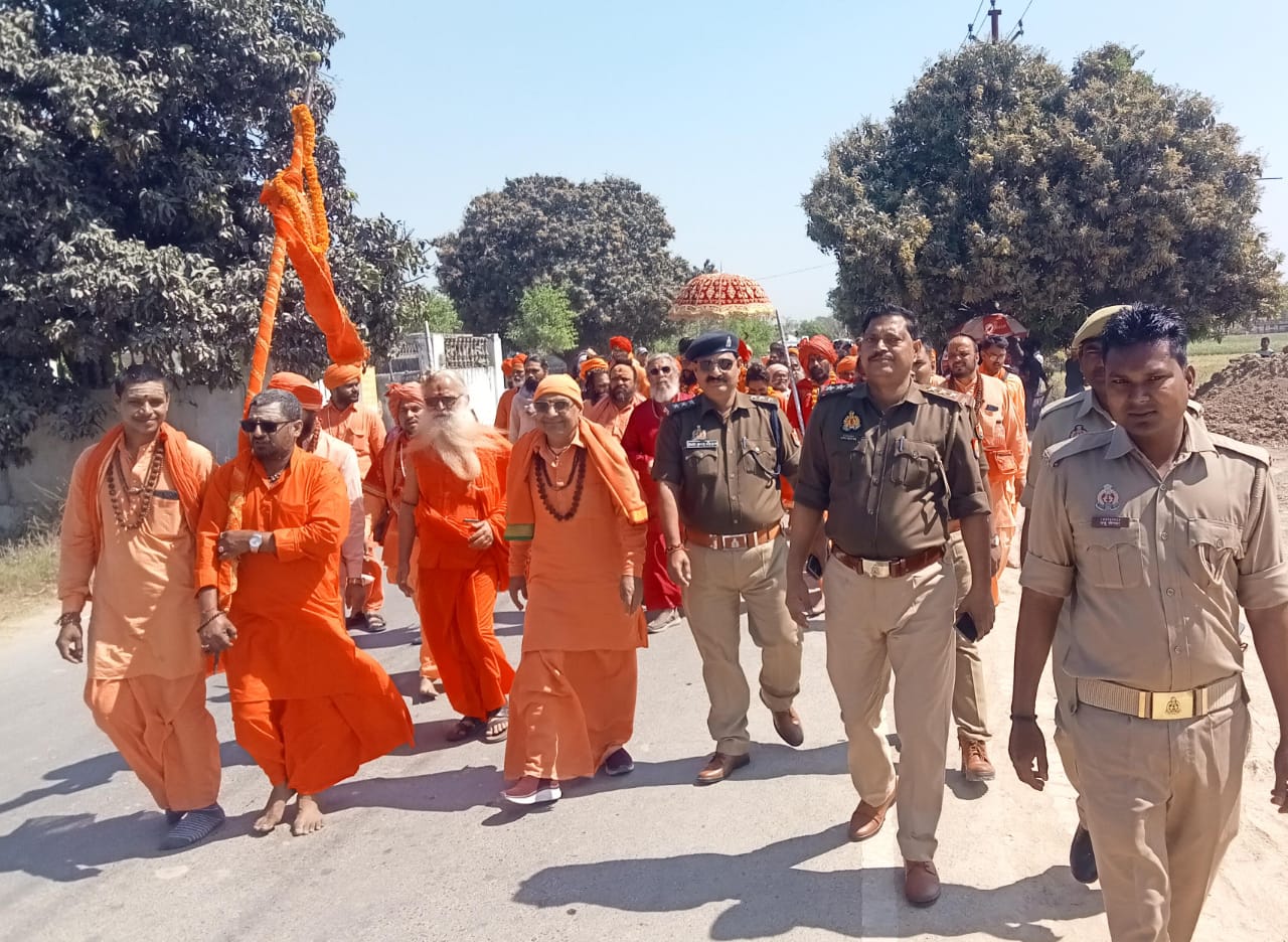 पंचकोशी यात्रा में संत