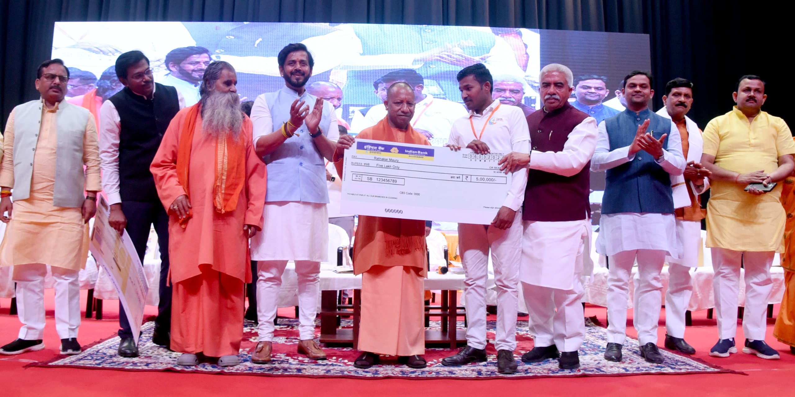*मुख्यमंत्री युवा उद्यमी विकास अभियान (सीएम युवा) के तहत गोरखपुर व बस्ती मंडल के 2500 लाभार्थियों को किया 100 करोड़ रुपये का ऋण वितरण* *मुख्यमंत्री युवा उद्यमी विकास अभियान (सीएम युवा) के तहत गोरखपुर व बस्ती मंडल के 2500 लाभार्थियों को किया 100 करोड़ रुपये का ऋण वितरण*