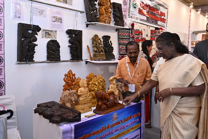 राष्ट्रपति द्रौपदी मुर्मु बुधवार को 'विविधता का अमृत महोत्सव' का उद्घाटन कर चुकी हैं। राष्ट्रपति द्रौपदी मुर्मु बुधवार को 'विविधता का अमृत महोत्सव' का उद्घाटन कर चुकी हैं।