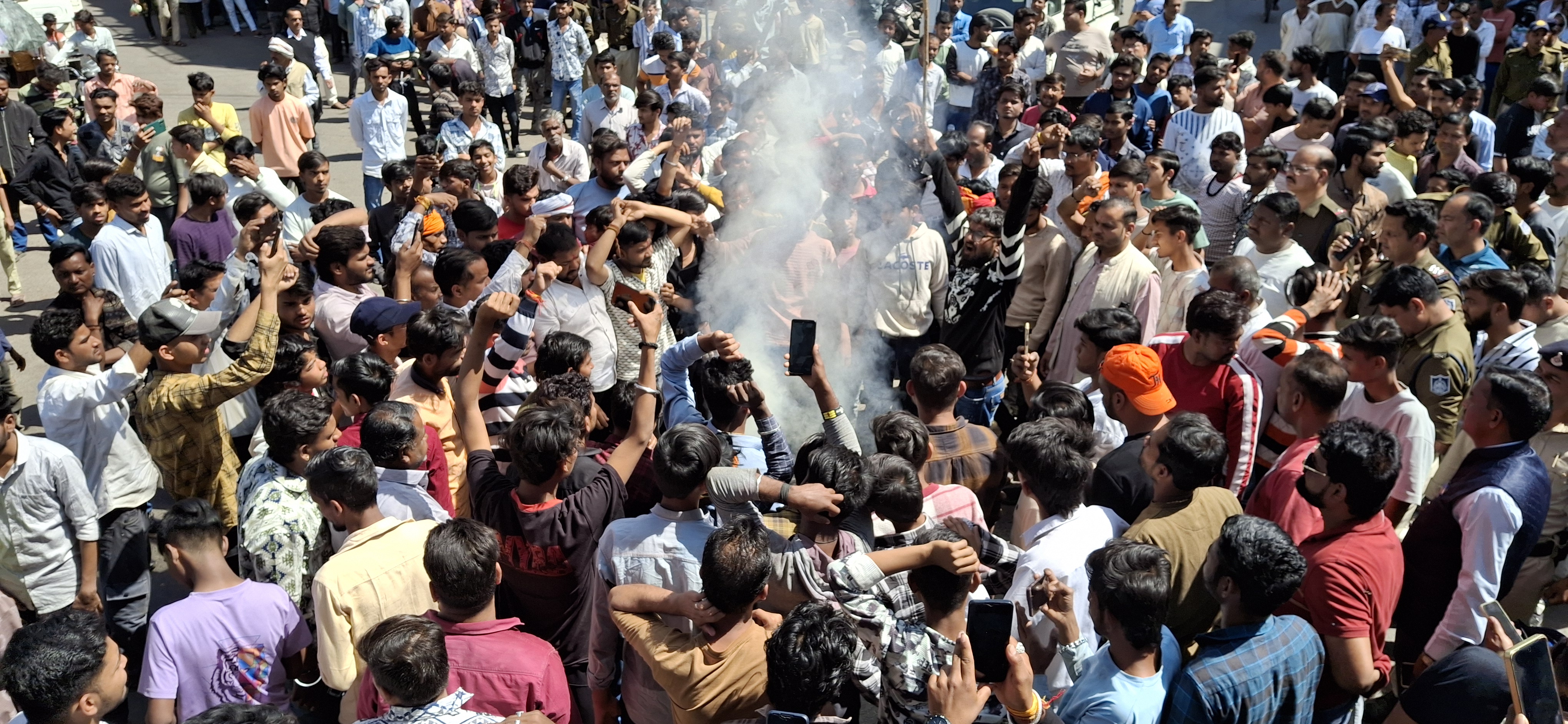 दमोह-गौ हत्या के विरोध में बंद का व्यापक असर दिखा दमोह-गौ हत्या के विरोध में बंद का व्यापक असर दिखा