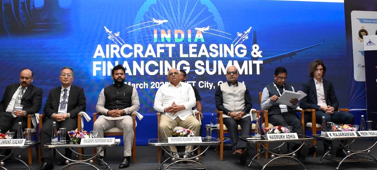 गांधीनगर के गिफ्ट सिटी में इंडिया एयरक्राफ्ट लीजिंग एंड फाइनेंसिंग समिट का उद्घाटन अवसर पर मौजूद मुख्यमंत्री भूपेन्द्र पटेल, केंद्रीय उड्डनय मंत्री किंजरापु राममोहन नायडू समेत अन्य गणमान्य। गांधीनगर के गिफ्ट सिटी में इंडिया एयरक्राफ्ट लीजिंग एंड फाइनेंसिंग समिट का उद्घाटन अवसर पर मौजूद मुख्यमंत्री भूपेन्द्र पटेल, केंद्रीय उड्डनय मंत्री किंजरापु राममोहन नायडू समेत अन्य गणमान्य।