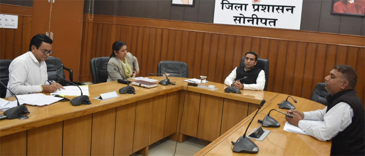 सोनीपत: उपायुक्त डॉ. मनोज कुमार लघु सचिवालय में बिजली निगम और हरेडा के अधिकारियों के साथ बैठक करते हुए। सोनीपत: उपायुक्त डॉ. मनोज कुमार लघु सचिवालय में बिजली निगम और हरेडा के अधिकारियों के साथ बैठक करते हुए।