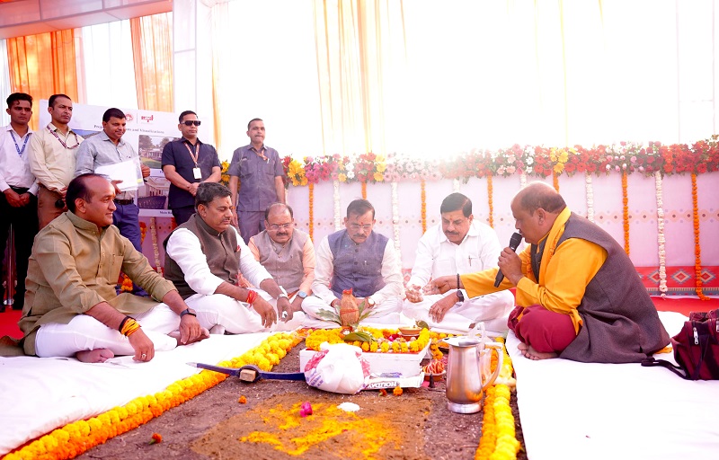 मुख्यमंत्री ने नए कन्वेंशन सेंटर के निर्माण के लिए किया भूमि-पूजन मुख्यमंत्री ने नए कन्वेंशन सेंटर के निर्माण के लिए किया भूमि-पूजन