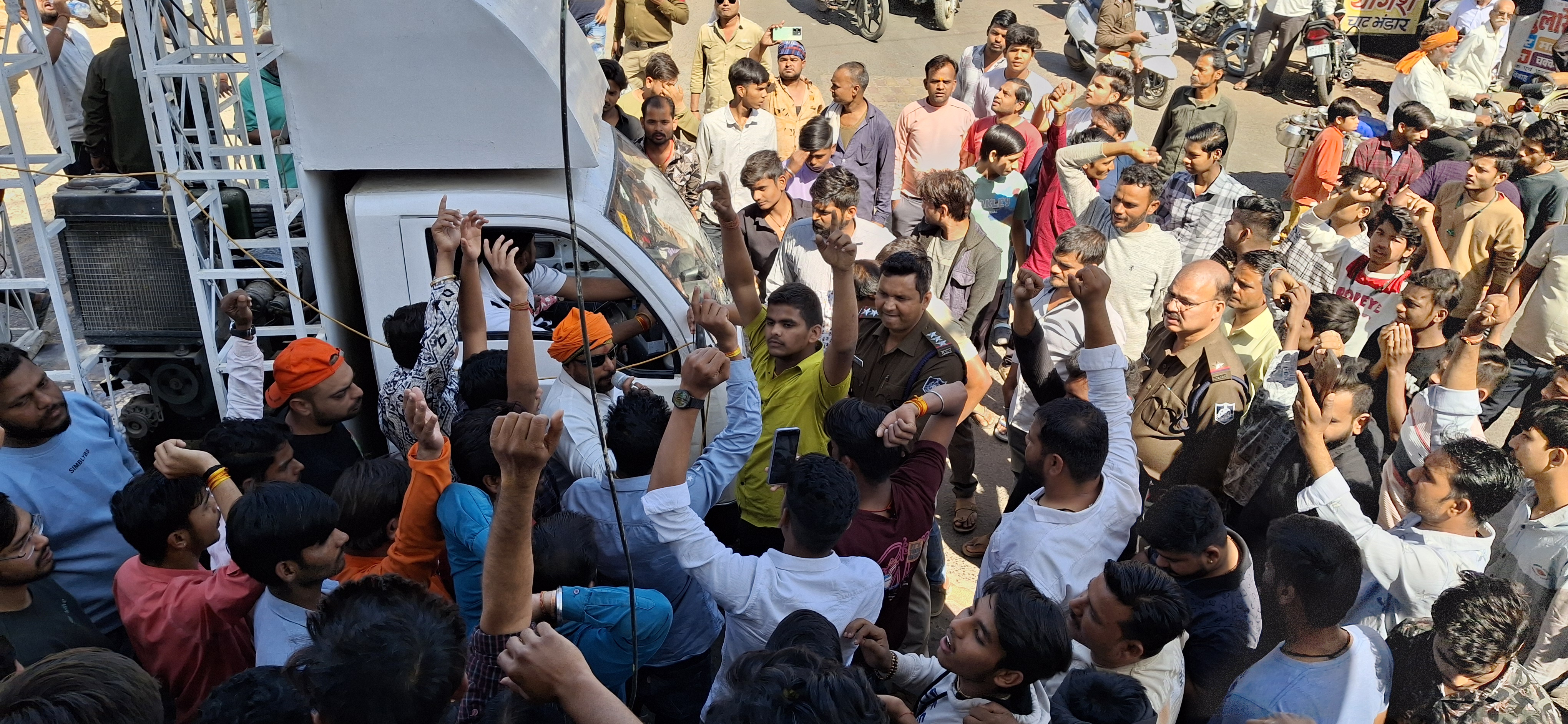 दमोह-गौ हत्या के विरोध में बंद का व्यापक असर दिखा दमोह-गौ हत्या के विरोध में बंद का व्यापक असर दिखा