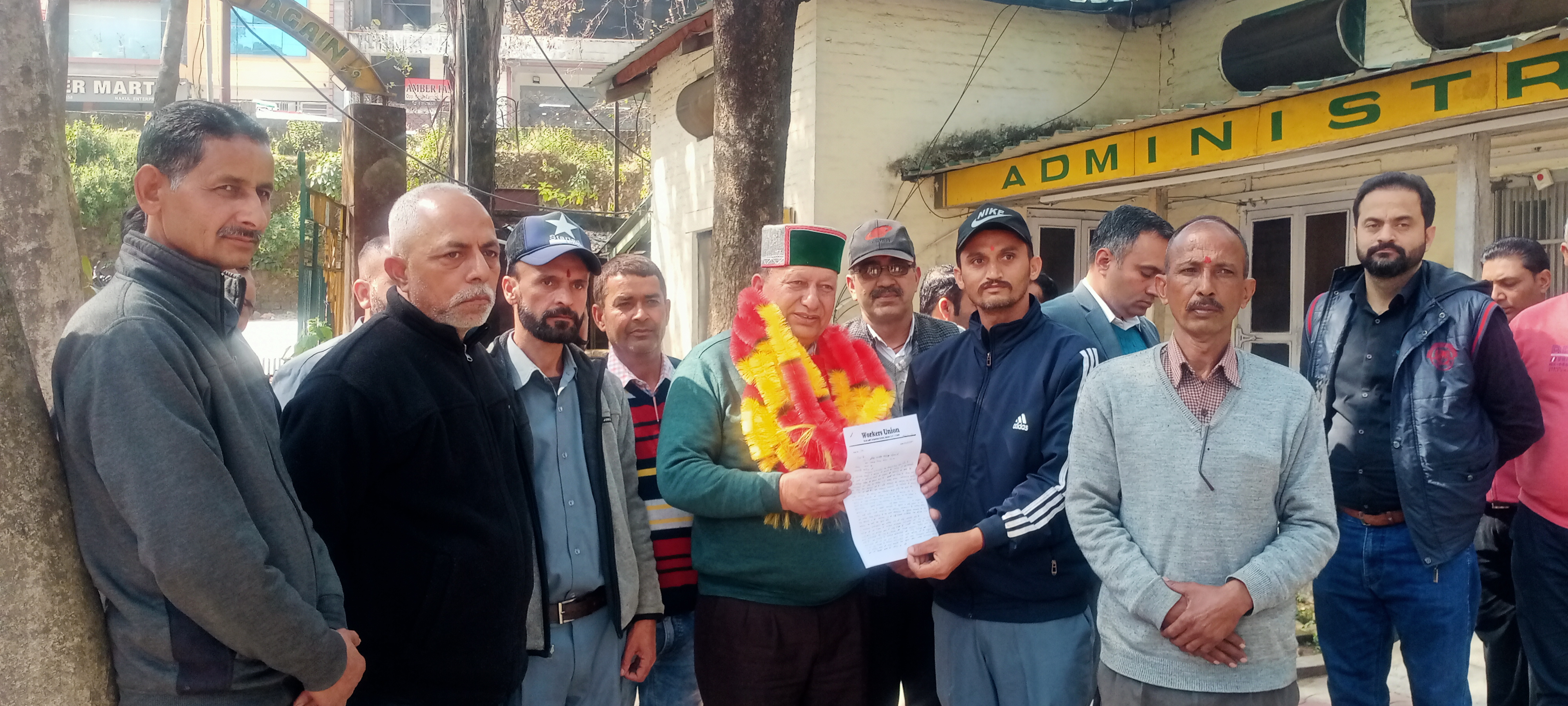 हिमाचल प्रदेश वन निगम के वाइस चेयरमैन के एस खाची का नाहन में हुआ स्वागत हिमाचल प्रदेश वन निगम के वाइस चेयरमैन के एस खाची का नाहन में हुआ स्वागत