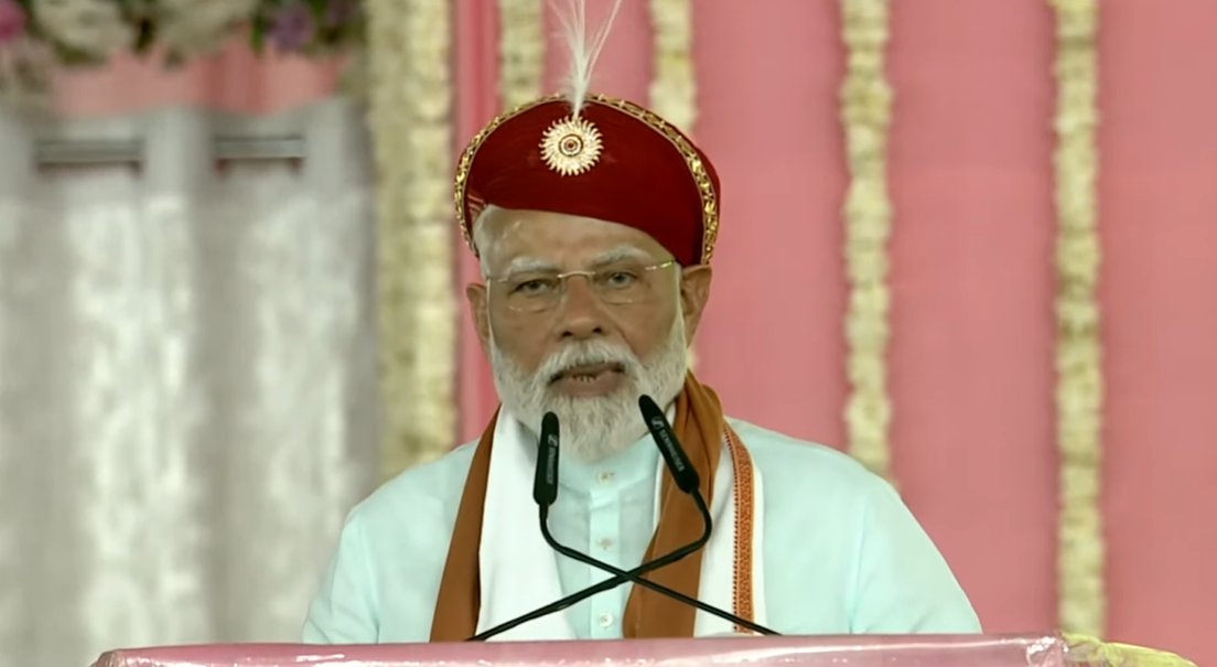 प्रधानमंत्री नरेन्द्र मोदी शुक्रवार को सिलवासा में कार्यक्रम को संबोधित करते हुए प्रधानमंत्री नरेन्द्र मोदी शुक्रवार को सिलवासा में कार्यक्रम को संबोधित करते हुए