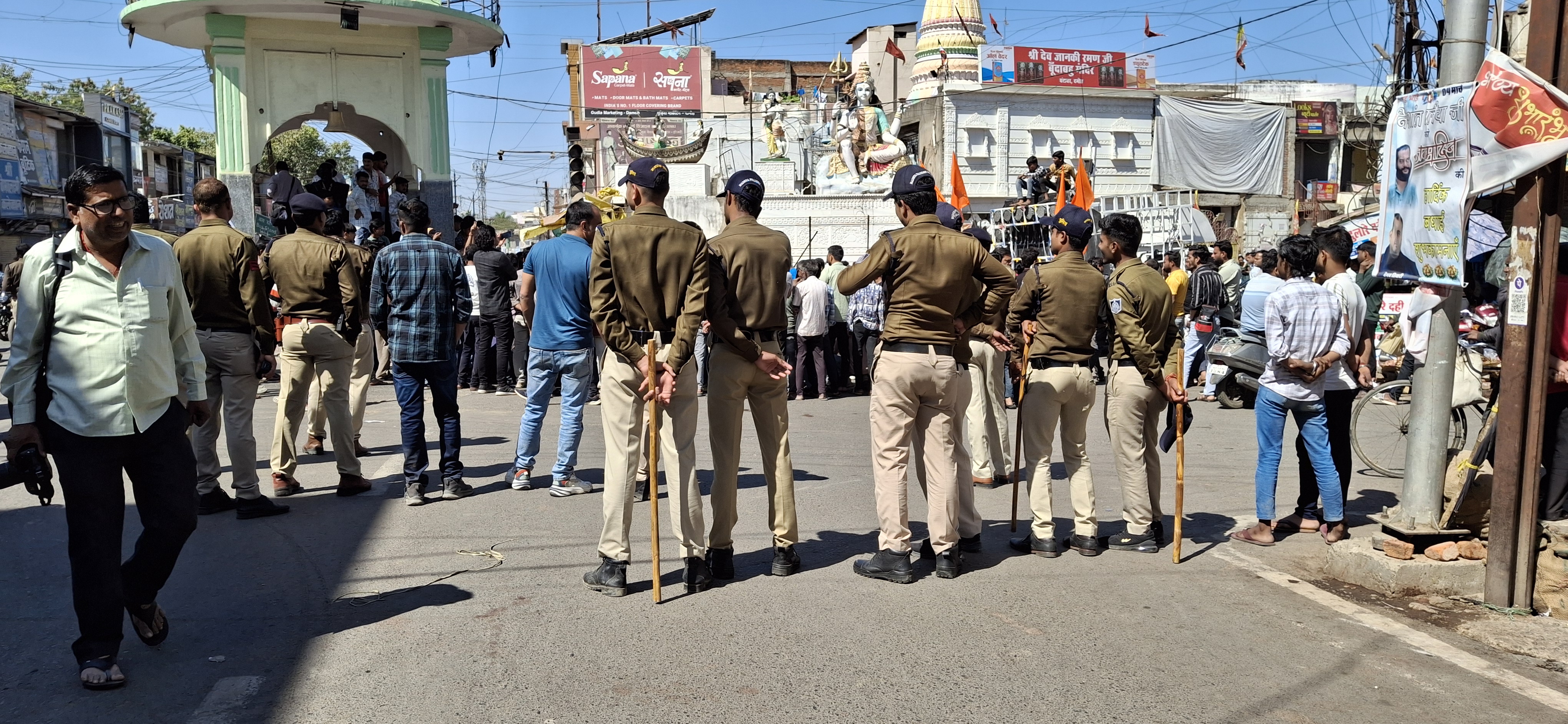 दमोह-गौ हत्या के विरोध में बंद का व्यापक असर दिखा दमोह-गौ हत्या के विरोध में बंद का व्यापक असर दिखा