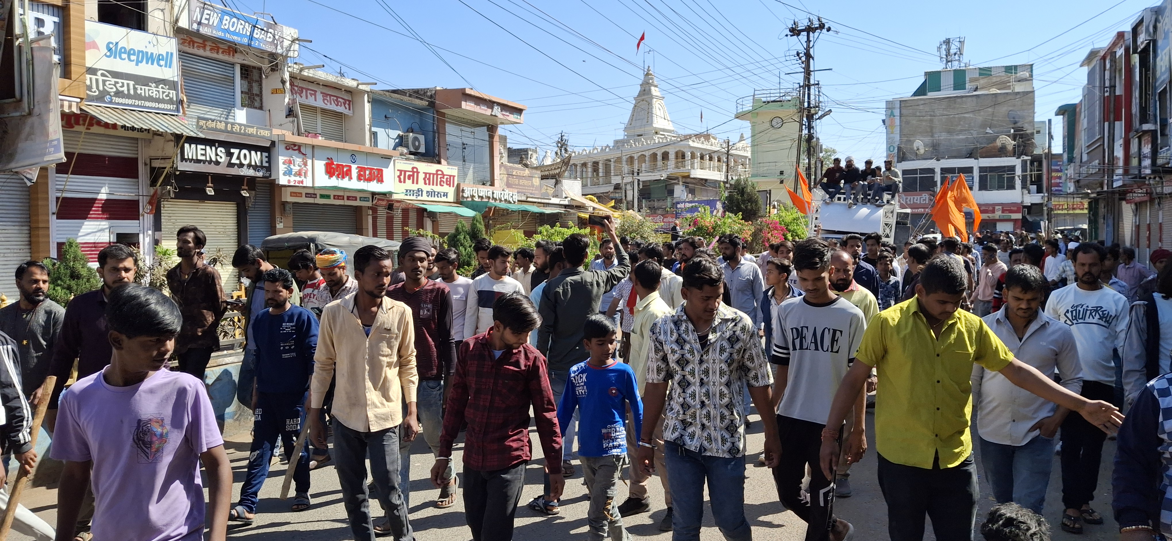 दमोह-गौ हत्या के विरोध में बंद का व्यापक असर दिखा दमोह-गौ हत्या के विरोध में बंद का व्यापक असर दिखा