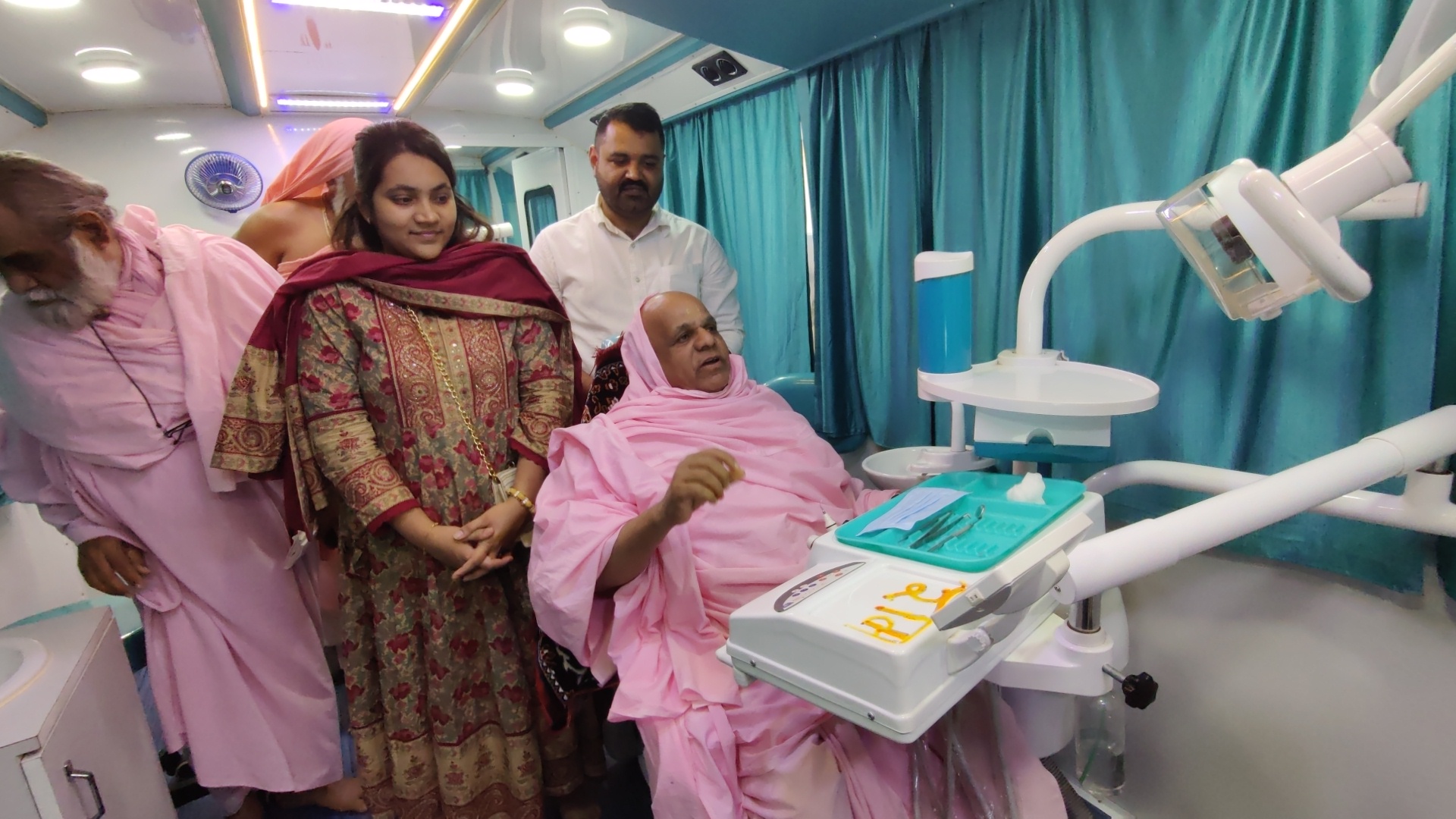 शाहपुरा में विश्व दंत दिवस पर 70 लाख रू लागत की आधुनिक मोबाइल डेंटल वेन का शुभारंभ आचार्यश्री ने किया शाहपुरा में विश्व दंत दिवस पर 70 लाख रू लागत की आधुनिक मोबाइल डेंटल वेन का शुभारंभ आचार्यश्री ने किया