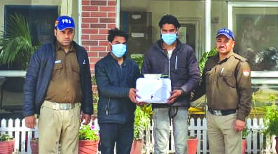 पुलिस गिरफ्त मंे आरोपित