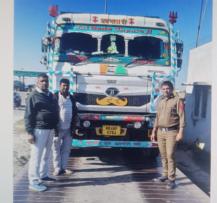 सोनीपत: जुर्माना वसूली के बाद छोड़ा गया ट्रक सोनीपत: जुर्माना वसूली के बाद छोड़ा गया ट्रक