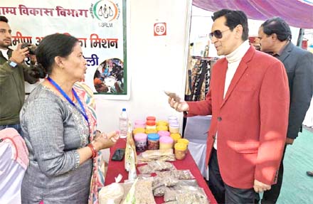 सरस मेले में पहुंचे कुमाऊं कमिश्नर दीपक रावत सरस मेले में पहुंचे कुमाऊं कमिश्नर दीपक रावत
