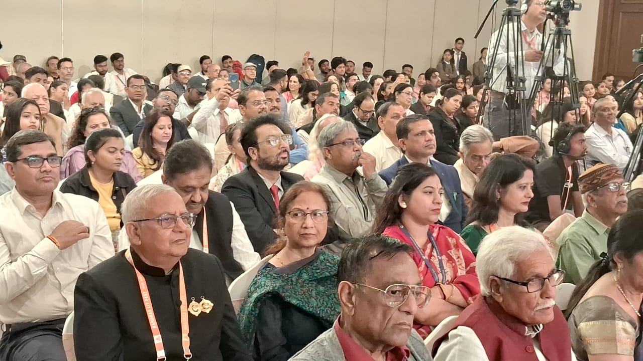 तीन दिवसीय बनारस लिट फेस्ट का उद्घाटन समारोह तीन दिवसीय बनारस लिट फेस्ट का उद्घाटन समारोह