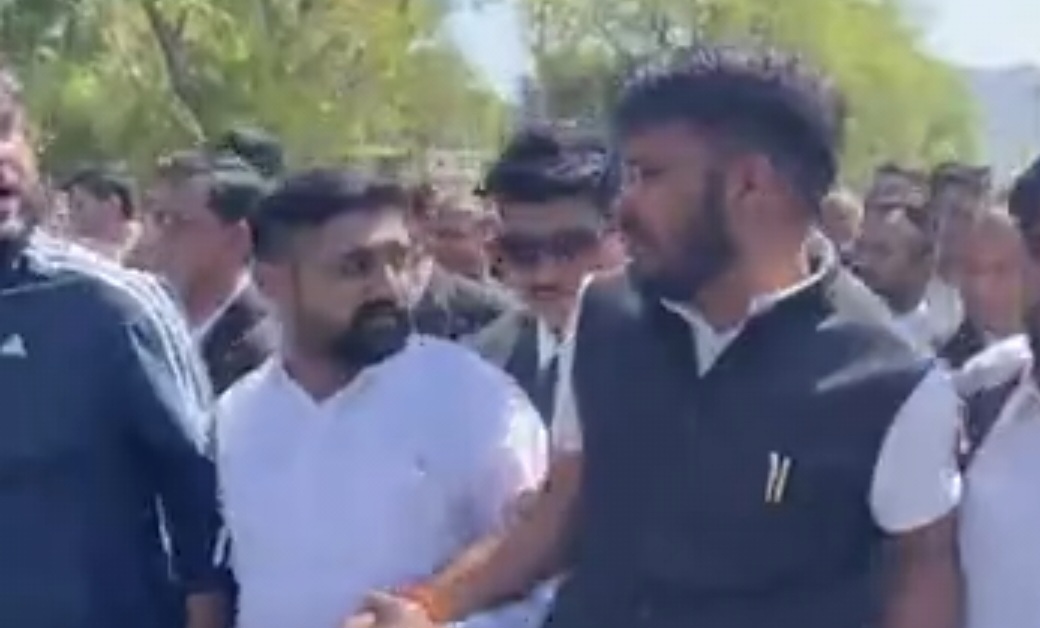 पुष्कर के वकील पुरुषोत्तम जाखेटिया की मौत वकीलों में रोष, रैली निकाली, मुआवजा व नौकरी मांगी पुष्कर के वकील पुरुषोत्तम जाखेटिया की मौत वकीलों में रोष, रैली निकाली, मुआवजा व नौकरी मांगी