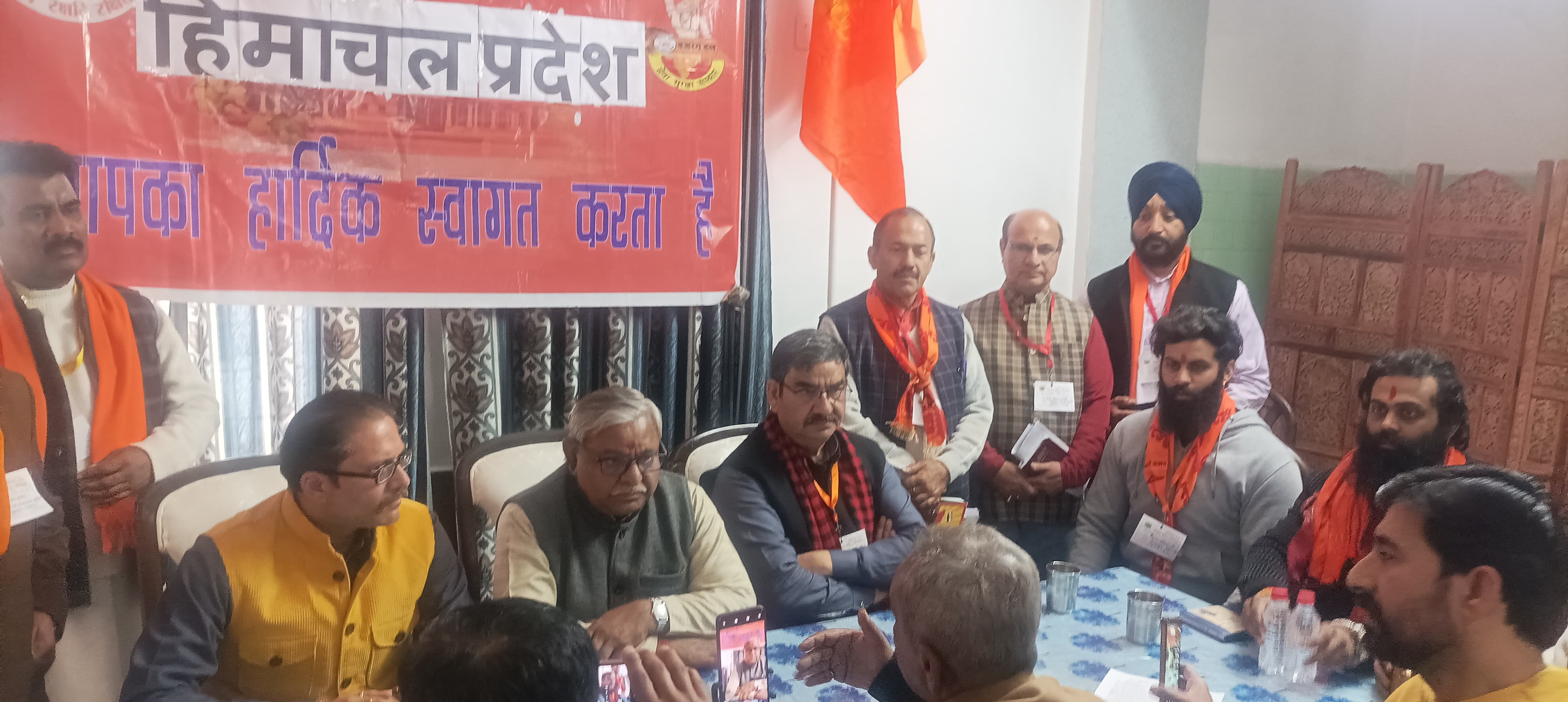 पत्रकार वार्ता को संबोधित करते हुए विश्व हिंदु परिषद के प्रतिनिधि। पत्रकार वार्ता को संबोधित करते हुए विश्व हिंदु परिषद के प्रतिनिधि।