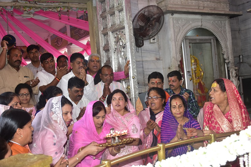 अंतर्राष्ट्रीय महिला दिवस पर मातृ शक्ति ने भगवान पशुपतिनाथ की पूजा-अर्चना की अंतर्राष्ट्रीय महिला दिवस पर मातृ शक्ति ने भगवान पशुपतिनाथ की पूजा-अर्चना की