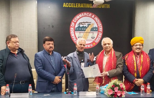 जम्मू में सीसीआई के कार्यक्रम में ओ पी शर्मा की डोगरी साहित्य के पुरोधा का पूर्वावलोकन किया गया जम्मू में सीसीआई के कार्यक्रम में ओ पी शर्मा की डोगरी साहित्य के पुरोधा का पूर्वावलोकन किया गया