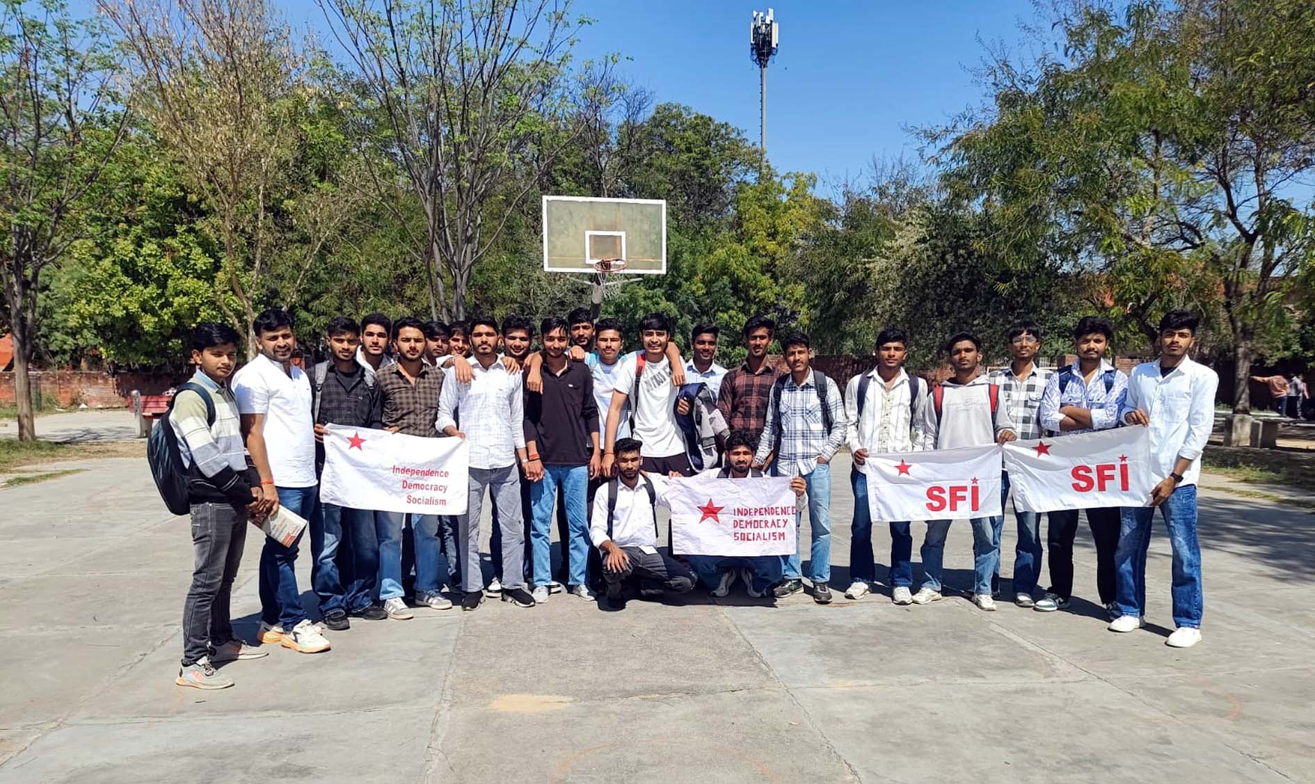 राजकीय महाविद्यालय में आयोजित यूनिट कॉन्फ्रेंस में उपस्थित एस एफ आई से जुड़े छात्र। राजकीय महाविद्यालय में आयोजित यूनिट कॉन्फ्रेंस में उपस्थित एस एफ आई से जुड़े छात्र।
