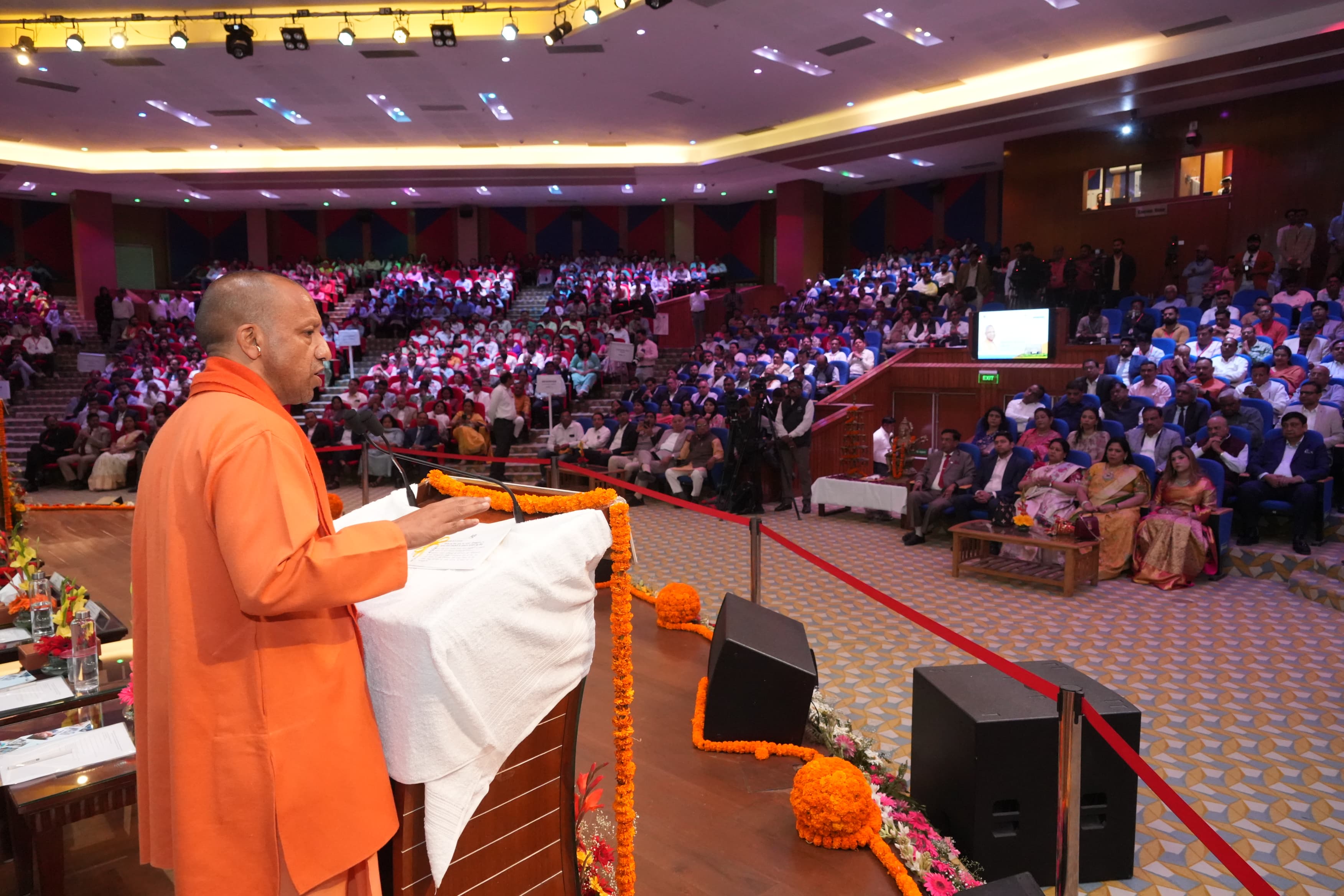 ’शारदा केयर-हेल्थ सिटी’ का लोकार्पण कार्यक्रम को संबोधित करते हुए मुख्यमंत्री योगी आदित्यानाथ ’शारदा केयर-हेल्थ सिटी’ का लोकार्पण कार्यक्रम को संबोधित करते हुए मुख्यमंत्री योगी आदित्यानाथ