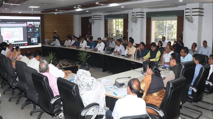 सुझावों के लिये सभी संबंधित पांचों जिलों के जनप्रतिनिधियों औरज अधिकारियों की संयुक्त बैठक सम्पन्न सुझावों के लिये सभी संबंधित पांचों जिलों के जनप्रतिनिधियों औरज अधिकारियों की संयुक्त बैठक सम्पन्न