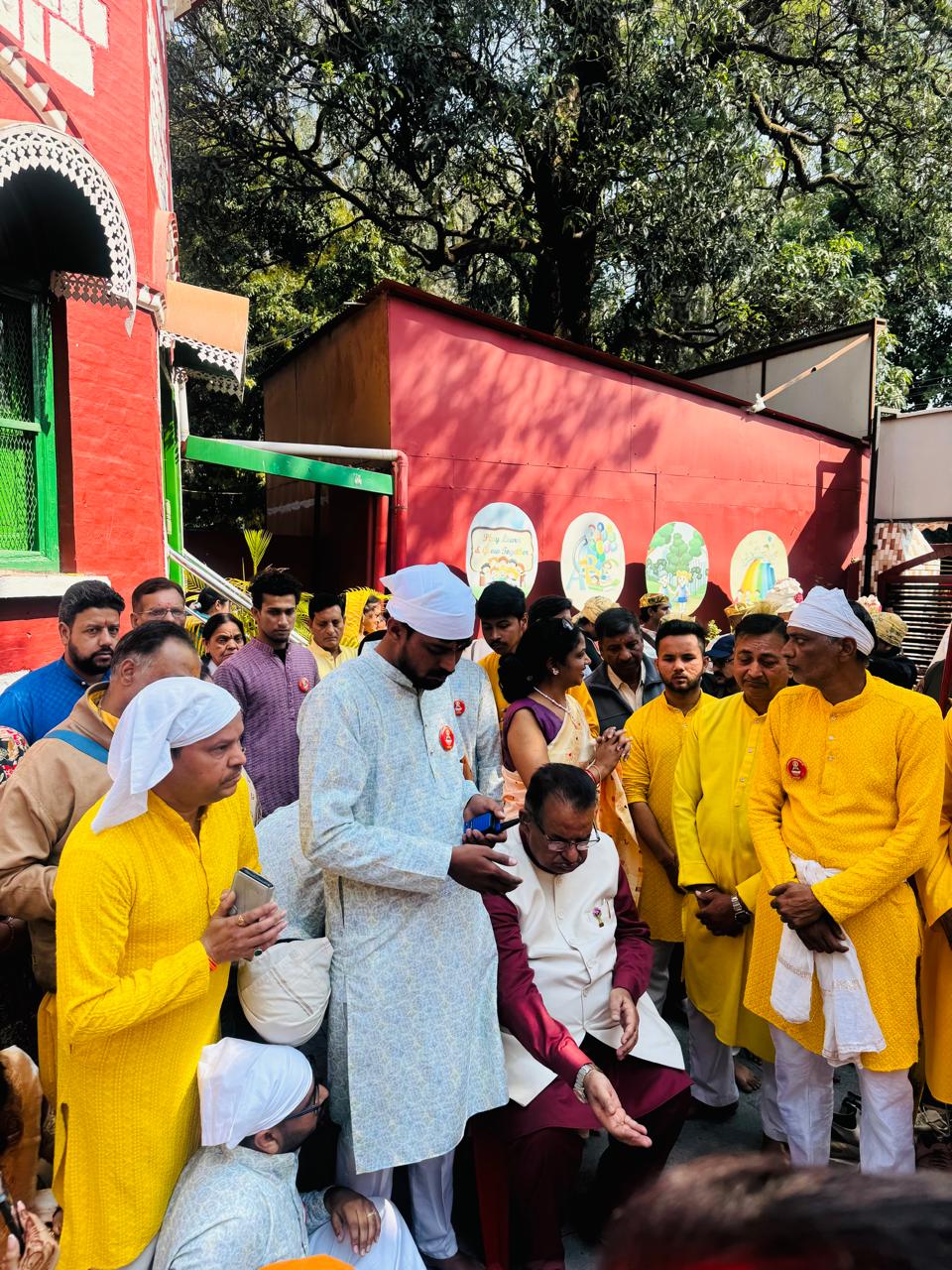 कैबिनेट मंत्री गणेश जोशी तृतीय फागुन महोत्सव निशान यात्रा शुभारंभ करते। कैबिनेट मंत्री गणेश जोशी तृतीय फागुन महोत्सव निशान यात्रा शुभारंभ करते।