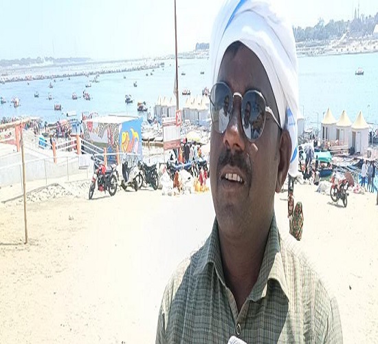 संगम में मुंडन संस्कार करने वाले राम कुमार शर्मा का छाया चित्र