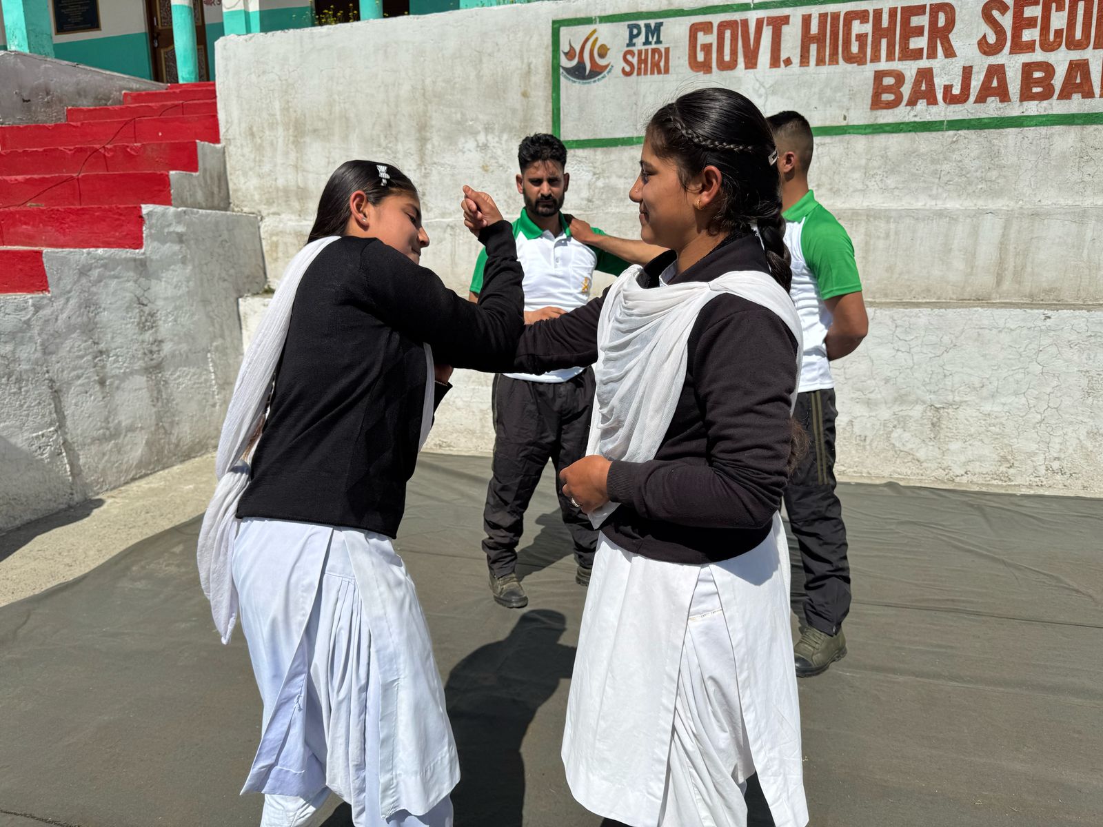 अंतर्राष्ट्रीय महिला दिवस पर लड़कियों के लिए आत्मरक्षा प्रशिक्षण आयोजित किया अंतर्राष्ट्रीय महिला दिवस पर लड़कियों के लिए आत्मरक्षा प्रशिक्षण आयोजित किया