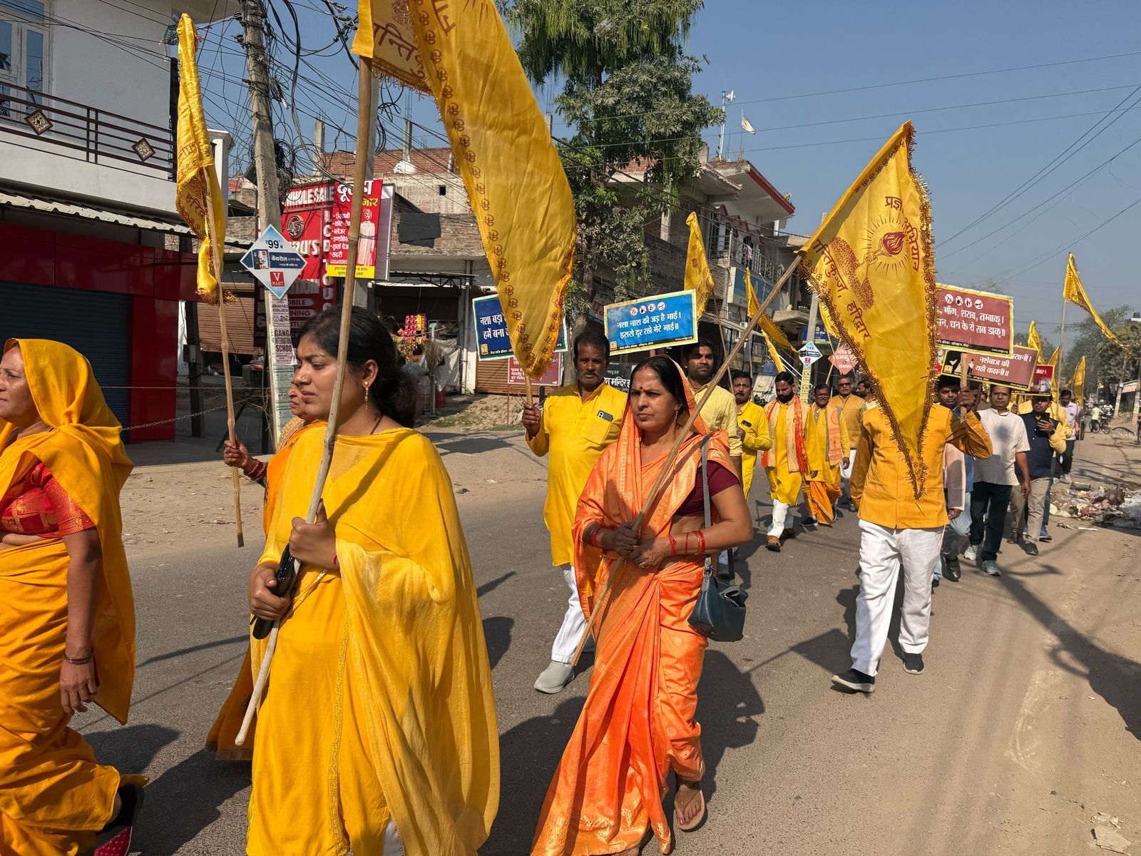 पदयात्रा में बड़ी संख्या में महिलाएं मौजूद पदयात्रा में बड़ी संख्या में महिलाएं मौजूद