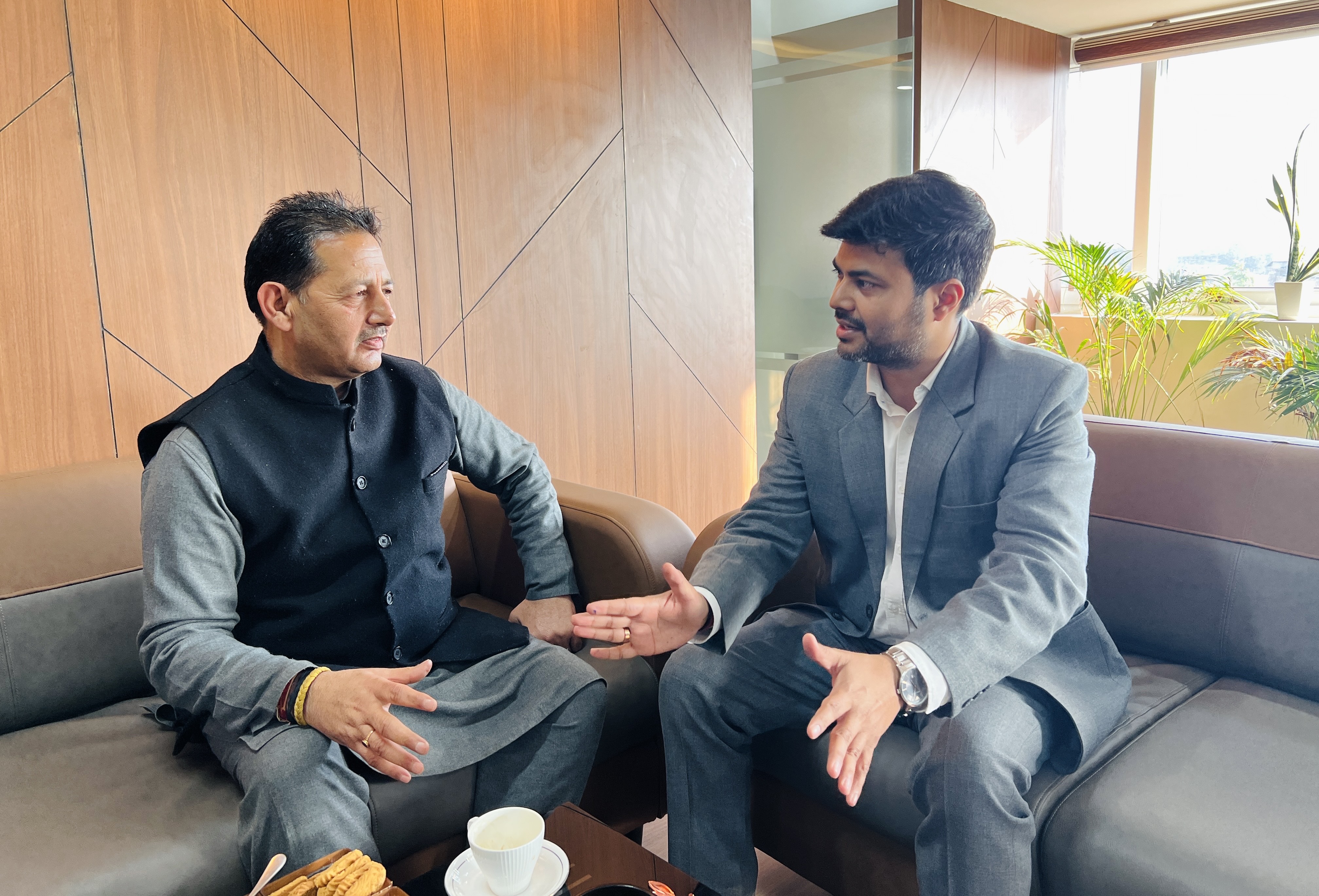 पूर्व डिप्टी मेयर बलोरिया ने जेएमसी आयुक्त से की मुलाकात, आम जनता की समस्याओं को उठाया पूर्व डिप्टी मेयर बलोरिया ने जेएमसी आयुक्त से की मुलाकात, आम जनता की समस्याओं को उठाया