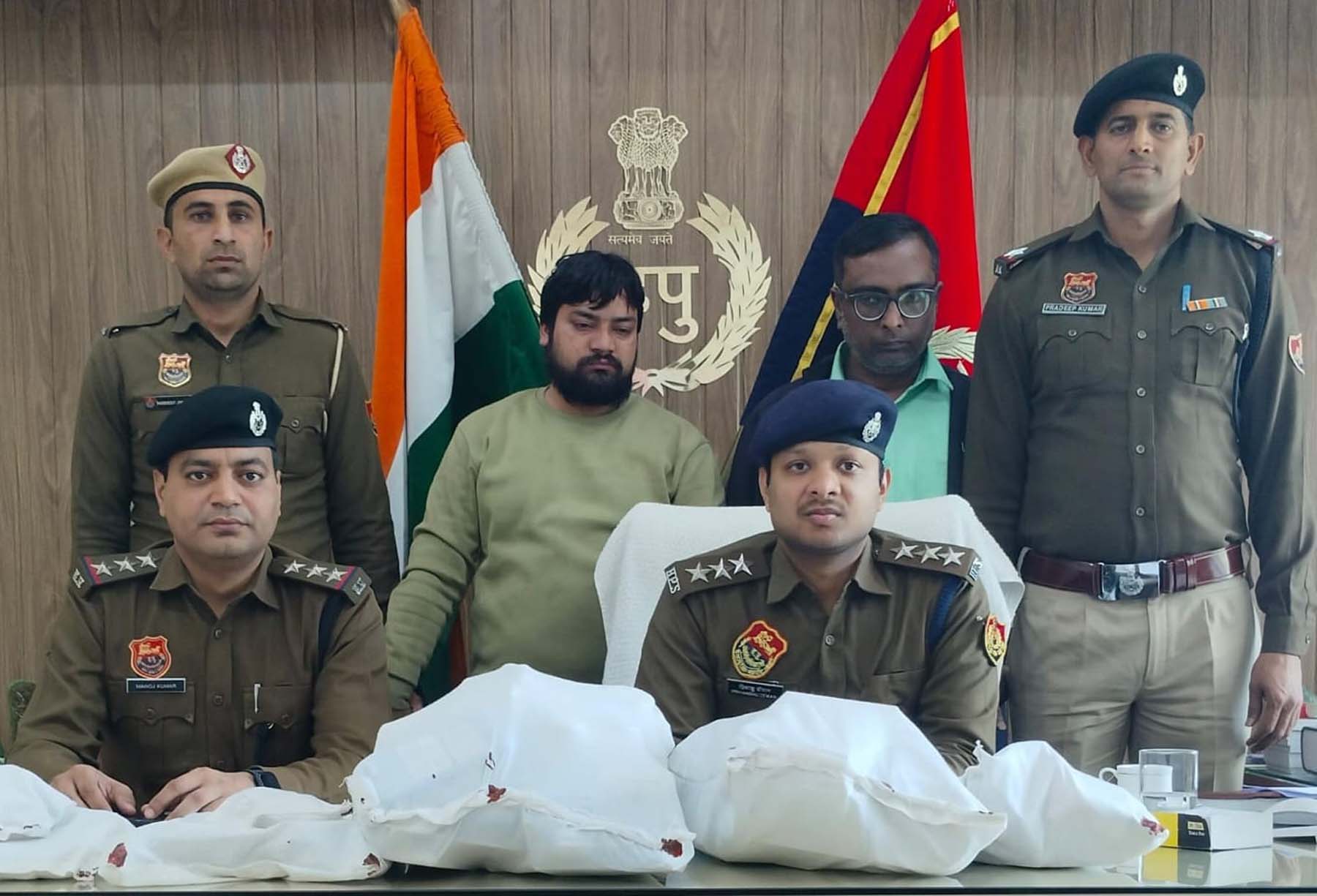 फोटो नंबर-01: गुरुग्राम पुलिस द्वारा इंस्टाग्राम से मोबाइल फोन बेचने के आरोप में गिरफ्तार किए गए दो आरोपी। फोटो नंबर-01: गुरुग्राम पुलिस द्वारा इंस्टाग्राम से मोबाइल फोन बेचने के आरोप में गिरफ्तार किए गए दो आरोपी।