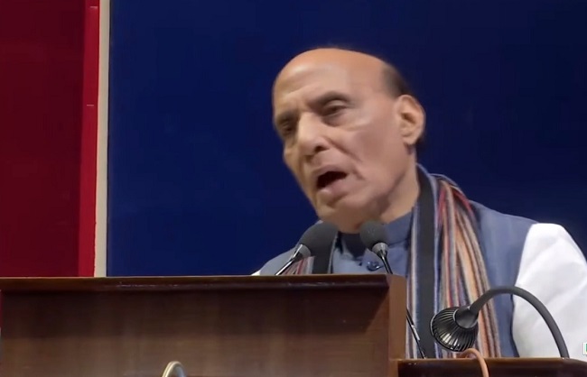 रक्षा मंत्री राजनाथ सिंह बेंगलुरु के एयरोस्पेस मेडिसिन संस्थान में समारोह को संबोधित करते हुए रक्षा मंत्री राजनाथ सिंह बेंगलुरु के एयरोस्पेस मेडिसिन संस्थान में समारोह को संबोधित करते हुए