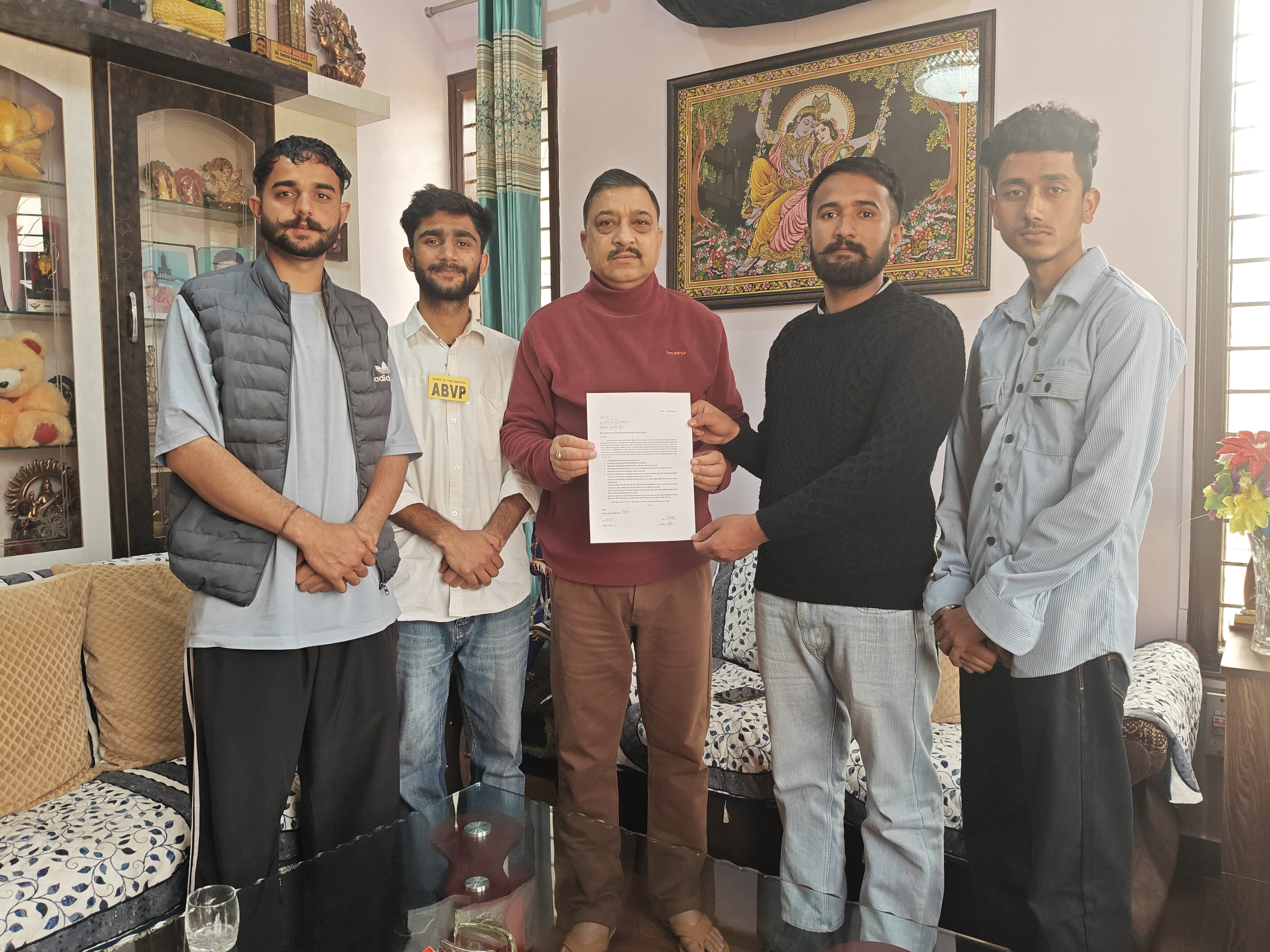 सांसद सुरेश कश्यप को abvp ने दिया ज्ञापन सांसद सुरेश कश्यप को abvp ने दिया ज्ञापन