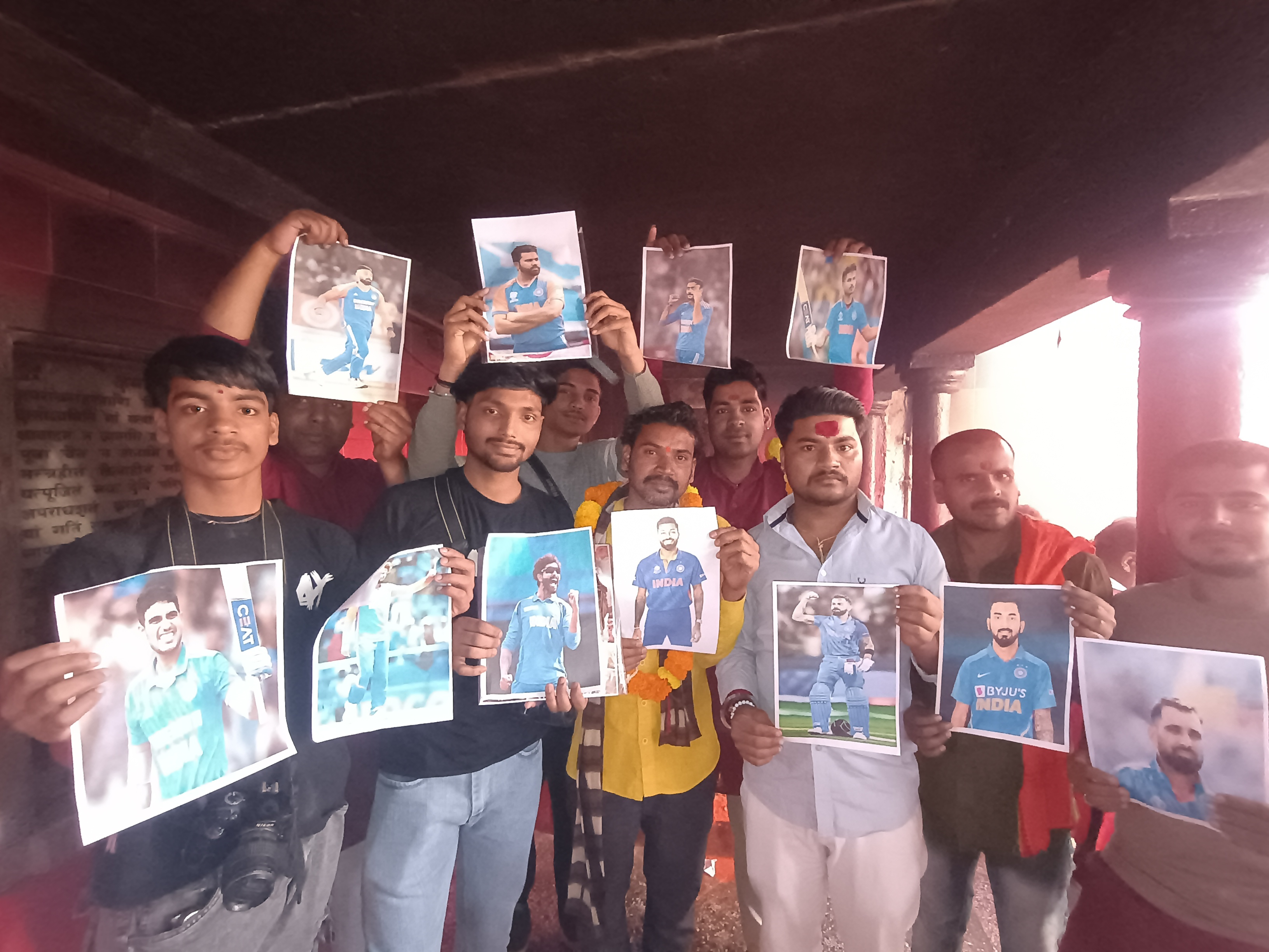 भारतीय टीम की जीत के लिए क्रिकेट प्रेमियों ने किया हवन पूजन