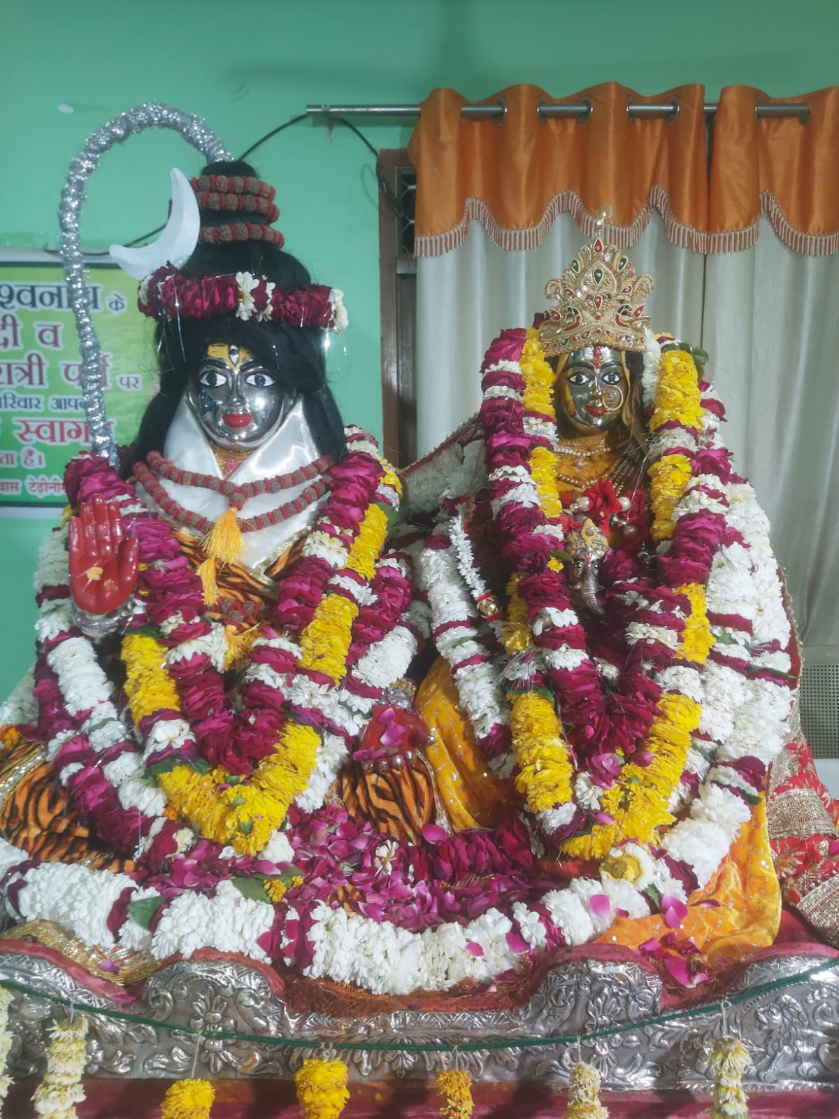 शिव परिवार की प्रतिमा शिव परिवार की प्रतिमा