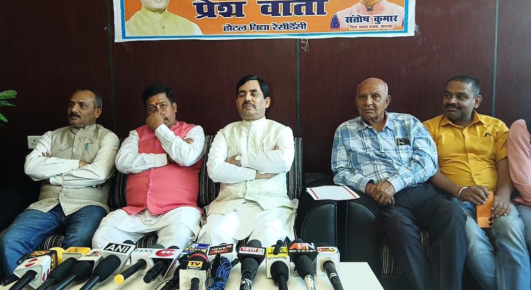 संबोधित करते शहनवाज हुसैन संबोधित करते शहनवाज हुसैन
